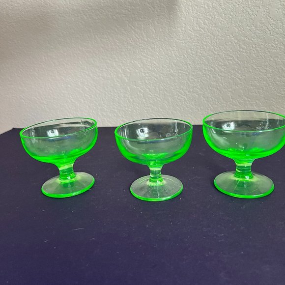 Set of 3 Uranium Glass Pedestal Bowls - Picture 1 of 4